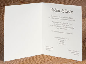 Aufgeklappte Karte – vergrößerte Abbildung Die Einladungskarte in aufgeklappter Ansicht