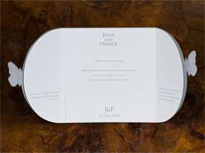 Die Schmetterlings-Einladung – vergrößerte Abbildung Die Schmetterlings-Einladung ist hier aufgeklappt dargestellt.