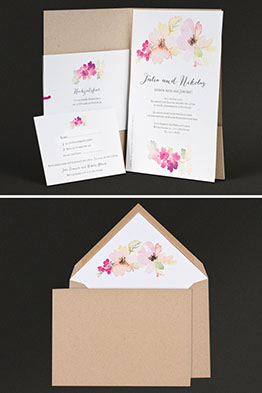 Großes und kleines Zusatzkärtchen lose neben der Karte aufgestellt.