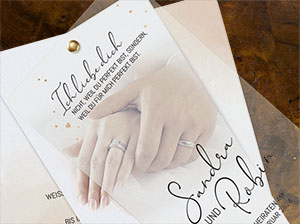 Vergrößerte Abbildung Detailaufnahme der geöffneten Karte. Das transparente Deckblatt.