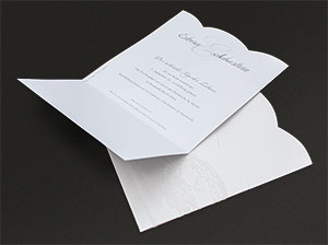 Vergrößerte Abbildung der aufgeklappten Einladungskarte Abbildung der aufgklappten Karte