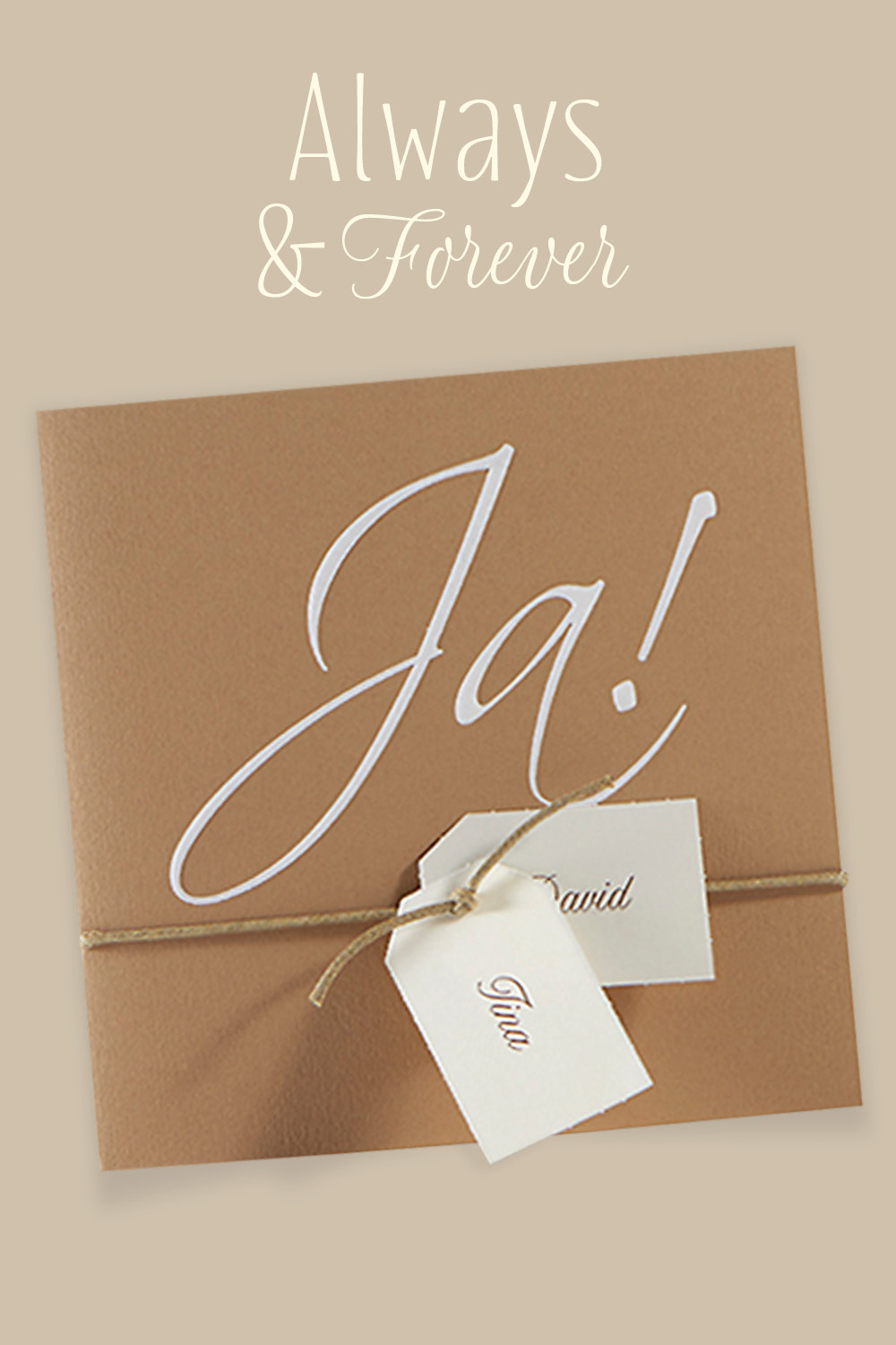 Moderne Hochzeitseinladungen im Vintage-Style, mit großem, weißen Ja. Die Einladungen sind aus stabilem Karton gefertigt.