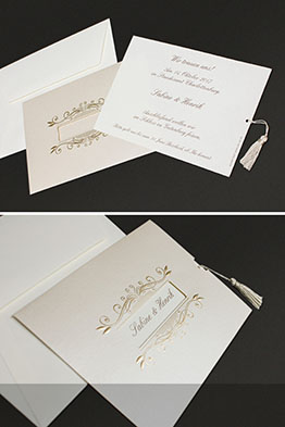 Ausgezogener mit den Einladungstexten bedruckter Texteinleger.