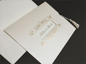 Detailaufnahme 1 - vergrößerte Abbildung Hochzeitseinladungen – Creme und Gold – Detailaufnahme 1