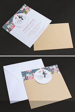 Karte mit aus der Hülle gezogenem, bedruckten Texteinleger.