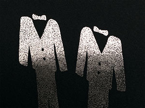 Vergrößerte Abbildung Silberner, glänzender Foliendruck mit edlem Krakelee-Effekt.