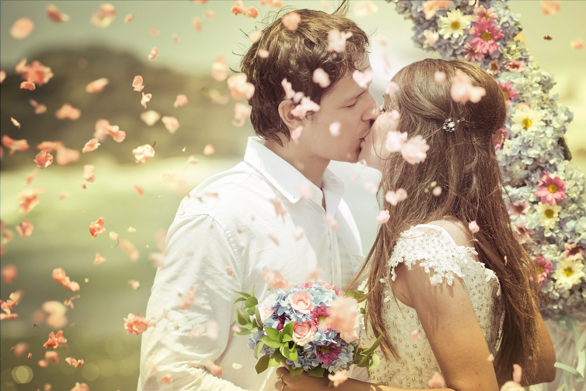 Küssendes Brautpaar